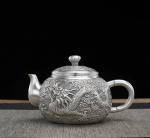 「银龙壶 · Silver Dragon Flame」 — 200ml Handmade 999 Pure Silver Boiling Teapot (Dragon Relief · Reduction-Fired Finish · Japanese-Inspired Form)