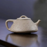 「砂影沉光 · Sandveil Form」 — 300ml Handcrafted Yixing Zisha Teapot with Speckled Texture | Gongfu Brewing for Fragrant Black & Oolong Teas · Studio Edition