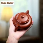「扁腹壶 · Flat Belly」 — 190ml Master Handmade Yixing Purple Clay Teapot (Raw Ore Zhu Mud · Antique-Inspired Form · Gongfu Brewing Pot) - Image 5