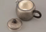 「素银壶 · Plain Grace」 — 180ml Handmade 999 Sterling Silver Teapot (Classic Western Form · Minimalist Finish · Small Gongfu Teapot) - Image 3