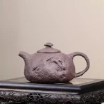 「隐泉壶 · Hidden Spring」 — 1000ml Semi-Handmade Yixing Purple Clay Teapot (Huanglongshan Original Mine · Gzhi Style · Textured Gongfu Pot) - Image 3