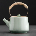 「松风提梁壶 · Pinebeam」 — 150ml Japanese-Style Lifting Beam Teapot (Green Pine Glaze · Handmade Coarse Pottery · Single Gongfu Brewing Pot)