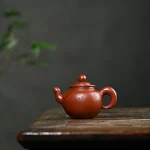 「疾风壶 · Gale」 — 240ml Master Handmade Yixing Purple Clay Teapot (Raw Ore Zhu Ni · Beauty Form · Calligraphy Engraving) - Image 4