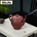 「大刻壶 · Grand Script」 — 540ml Handmade Yixing Purple Clay Teapot (Raw Ore Purple Mud · Large Capacity · Calligraphy Engraving) - Image 3