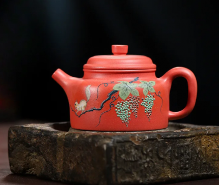 「松藤壶 · Vin de Forêt」 — 260ml Handmade Yixing Purple Clay Teapot | Raw Ore Rose Red Downhill Mud · De Zhong Form · Squirrel & Grape Motif · Zisha Gongfu Tea Set