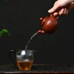 「疾风壶 · Gale」 — 240ml Master Handmade Yixing Purple Clay Teapot (Raw Ore Zhu Ni · Beauty Form · Calligraphy Engraving) - Image 3