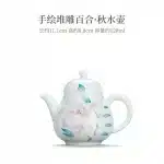 「秋水百合壶 · Lily Stillwater」 — 200ml Hand-Painted Arita-Style Teapot (Relief Carved Lily Motif · Handmade Pottery · Built-in Filter · Gongfu Brewing Vessel)