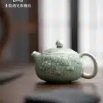 「葫影银匣壶 · Gourdcrest」 — 230ml Gourd Green Glaze Teapot (High-End Ceramic · Relief Hand-Painted · Silver Box Packaging · Retro Chinese Style with Handle)
