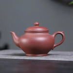 「笑樱·春曦藏壶」 · Sakura Épanouie · Pot de l’Aube Florale — 390ml Handmade Yixing Purple Clay Teapot | Raw Ore Peach Blossom Mud · Classic Gongfu Kettle · Zisha Tea Set