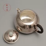 「藏六壶 · Zangroku Form」 — 350ml Hand-Carved 999 Sterling Silver Teapot (Geometric Hammer Pattern · Jade Knob · Retro Japanese Style) - Image 3