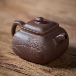 「传炉壶 · Chuan Lu」 — 150ml Handmade Yixing Purple Clay Teapot (Old Purple Mud · Square Form · Calligraphic Engraving · Literati Style Gongfu Pot) - Image 3