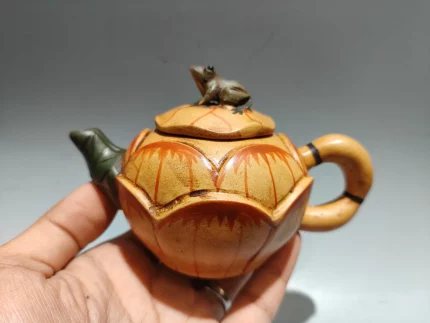 5"Chinese Yixing Purple Clay Pot Pottery Frog statue in lotus shape Teapot Kettle Teapot Pot Tea Maker Office Ornaments