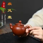 「疾风壶 · Gale」 — 240ml Master Handmade Yixing Purple Clay Teapot (Raw Ore Zhu Ni · Beauty Form · Calligraphy Engraving)