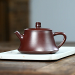 「素影壶 · Quiet Silhouette」 — 150ml Handmade Yixing Purple Clay Teapot (Raw Ore Zhu Mud · Minimalist Form · Custom Filtered Zisha Kettle)