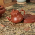 「潮州思亭壶 · Si Ting Revival」 — 1.0L Handmade Chaozhou Zhu Ni Teapot (Hand-Pulled · Three-Cup Capacity · Ancient Charm) - Image 2