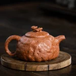 「灵芝壶 · Ganoderma Grace」 — 290ml High-End Handmade Yixing Teapot (Ganoderma-Inspired Form · Purple Clay · Customizable Gift for Tea Ceremony)