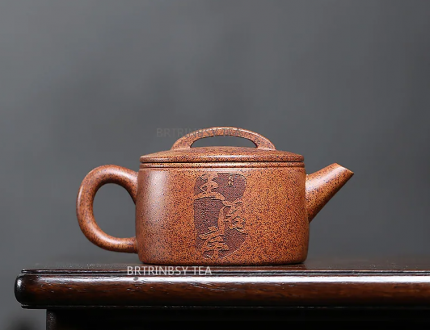 「德钟壶 · Scriptfire」 — 210ml Handmade Yixing Purple Clay Teapot (Hand-Carved Calligraphy · Traditional De Zhong Form · Raw Ore Zisha)