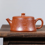 「井栏花鸟 · Well Fence Harmony」 — 130ml Boutique Handmade Yixing Purple Clay Teapot | Well Fence Form with Flowers & Birds Engraving · Raw Ore Red Downhill Mud · Zisha Gongfu Gift Edition