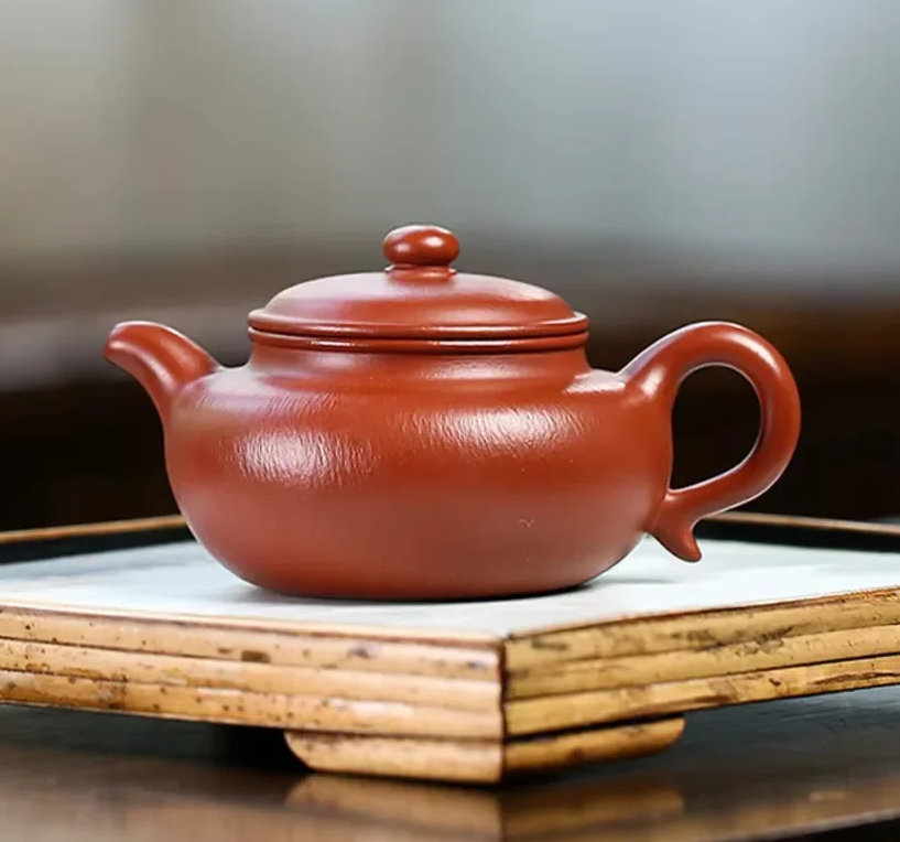 kf-Sbdcb423467ad4dbda4edcb3bc233caab4 「扁腹壶 · Flat Belly」 — 190ml Master Handmade Yixing Purple Clay Teapot (Raw Ore Zhu Mud · Antique-Inspired Form · Gongfu Brewing Pot) - Image 1