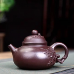 「贴叶壶 · Vinecraft」 — 240ml Handmade Yixing Purple Clay Teapot (Raw Ore Zisha · Sculpted Applique Motif · Boutique Craftsmanship)