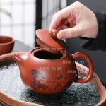 「山水藏壶 · Landscape Vault」 — 440ml Handcrafted Yixing Purple Clay Teapot | Large Capacity with 9-Hole Filter · JINGDE Folk Artisan Edition - Image 3