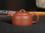 「井栏龙韵 · Well Fence Harmony」 — 240ml Handmade Yixing Purple Clay Teapot | Well Fence Form · Raw Ore Red Leather Dragon Mud · Zisha Gongfu Tea Set