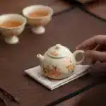 「浮影泡壶 · Painted Whisper」 — 130ml Pure Hand-Painted Ceramic Teapot (Bubble Form · Ball Hole Filter · Light Luxury Retro Style · Gongfu Brewing & Gift Use)