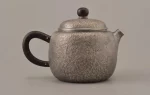「素银壶 · Plain Grace」 — 180ml Handmade 999 Sterling Silver Teapot (Classic Western Form · Minimalist Finish · Small Gongfu Teapot) - Image 2