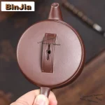 「止水壶 · Heartstill」 — 190ml Handmade Yixing Purple Clay Teapot (Raw Ore Purple Mud · Large-Caliber Form · Inscribed Panel) - Image 5