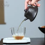 「远柱壶 · Far View Column」 — 230ml Handmade Yixing Purple Clay Teapot (Original Vermilion Clay · Reduction Fired · Engraved Calligraphy · Column Base Form) - Image 4