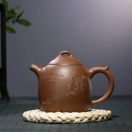 「山水权壶 · Landscape Authority」 — 1.0L Handmade Yixing Purple Clay Teapot | Qin Quan Form · Raw Ore Zisha · Engraved Landscape · Large Capacity Gongfu Brewing Vessel